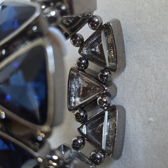 Silver and Sapphire Blue Triangle Crystal Stone Stretch Bracelet - Picture 6 of 10